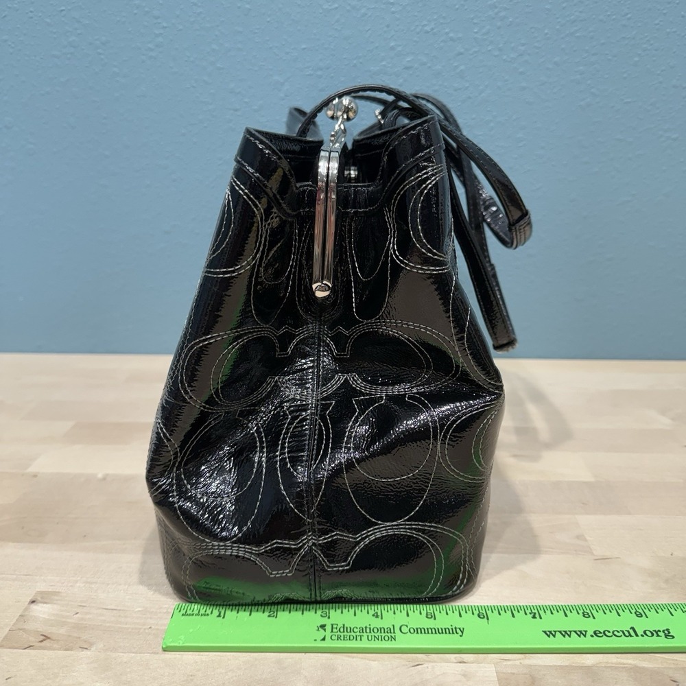 Coach F19215 Black Patent Leather Logo Kiss Lock Carryall Purse Shoulder Bag EUC - Picture 4 of 16